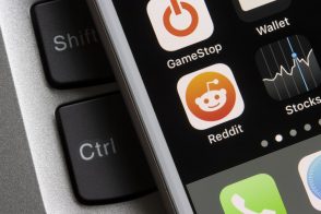 wallstreetbets-:-pourquoi-l’action-gamestop-s’envole-a-la-bourse-de-new-york