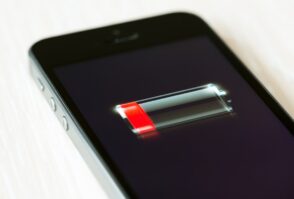 iphone-:-pourquoi-la-batterie-se-decharge-plus-vite-avec-ios-15.4,-comment-y-remedier
