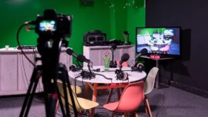 communication-audiovisuelle :-defis-a-relever,-competences-requises-et-outils-a-maitriser-en-2025