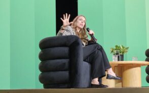 «-les-reseaux-sociaux-utilises-comme-une-arme-»-:-jacinda-ardern-revient-sur-l’attentat-de-christchurch