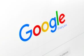 google-peut-desormais-penaliser-l’usage-de-l’ia-:-quels-sont-les-sites-impactes-?